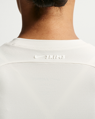 NIKE公式】NikeSKIMS Airy ウィメンズ ベビー Tシャツ.オンライン